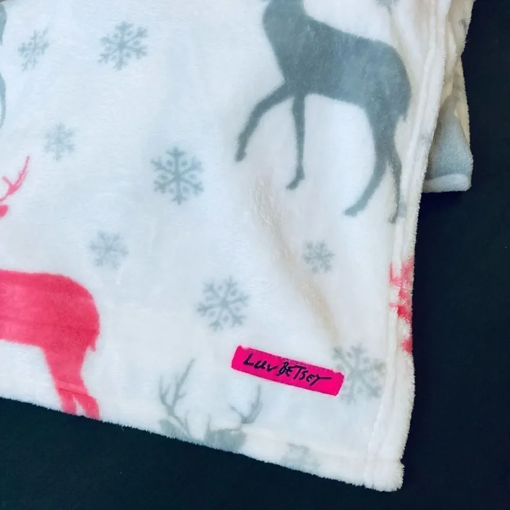 NWT Betsey Johnson Christmas Holiday Reindeer Plush Throw Blanket